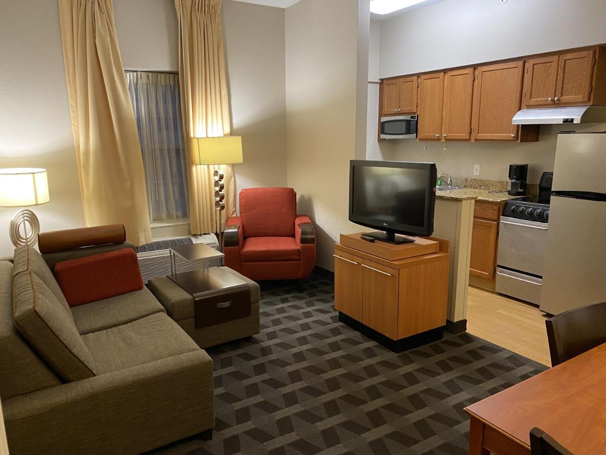 Mainstay Suites Middleburg Heights Cleveland Airport Екстериор снимка