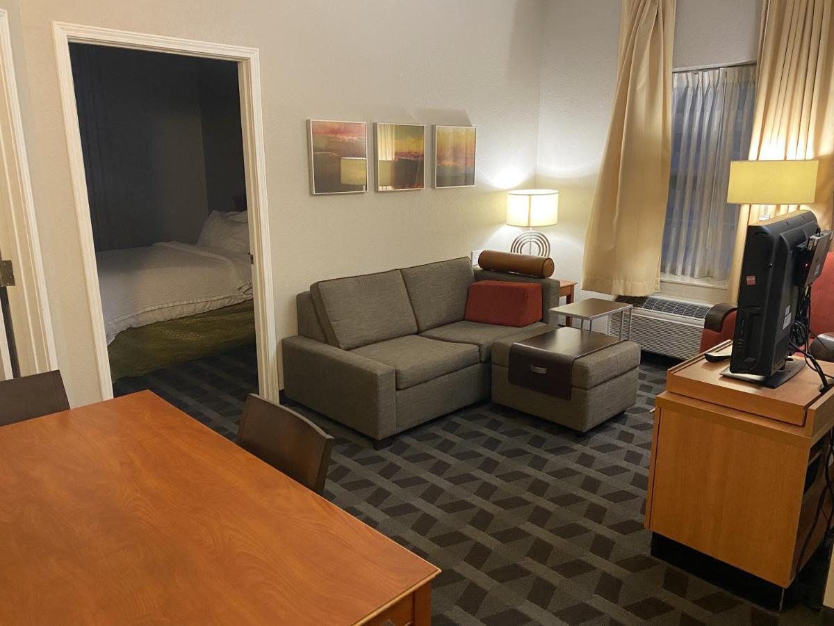 Mainstay Suites Middleburg Heights Cleveland Airport Екстериор снимка