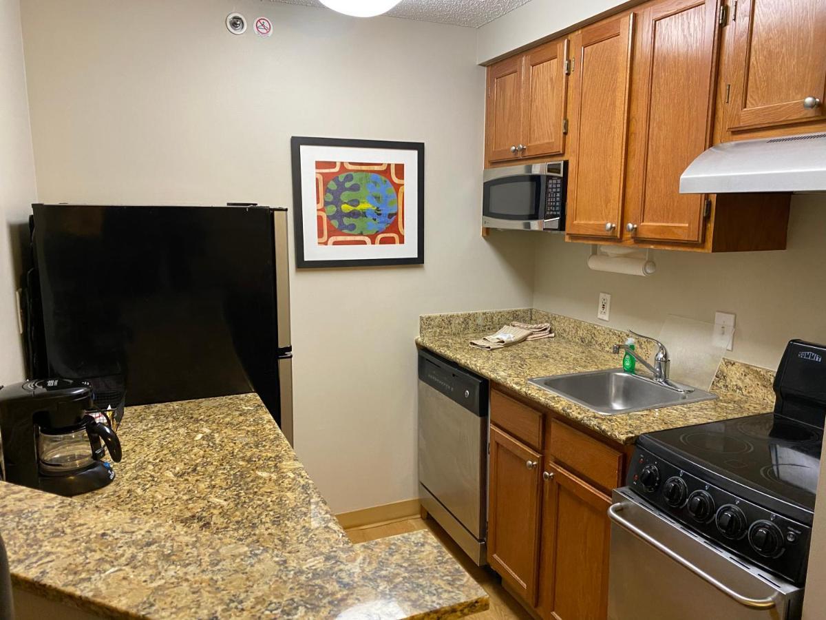 Mainstay Suites Middleburg Heights Cleveland Airport Екстериор снимка