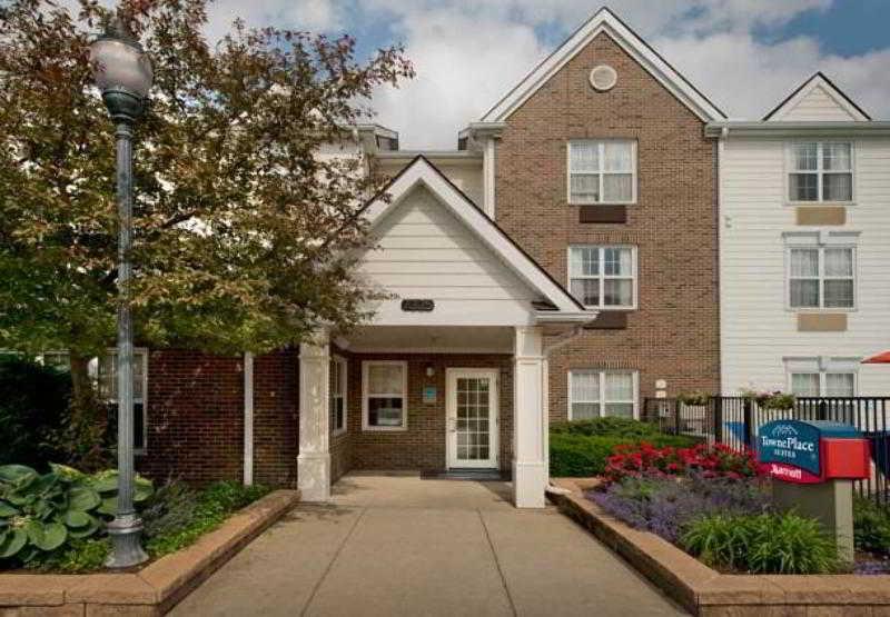 Mainstay Suites Middleburg Heights Cleveland Airport Екстериор снимка