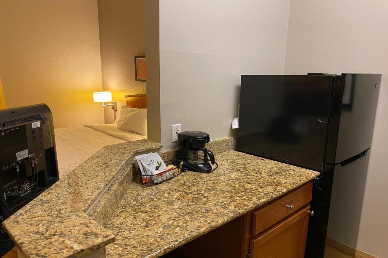 Mainstay Suites Middleburg Heights Cleveland Airport Екстериор снимка