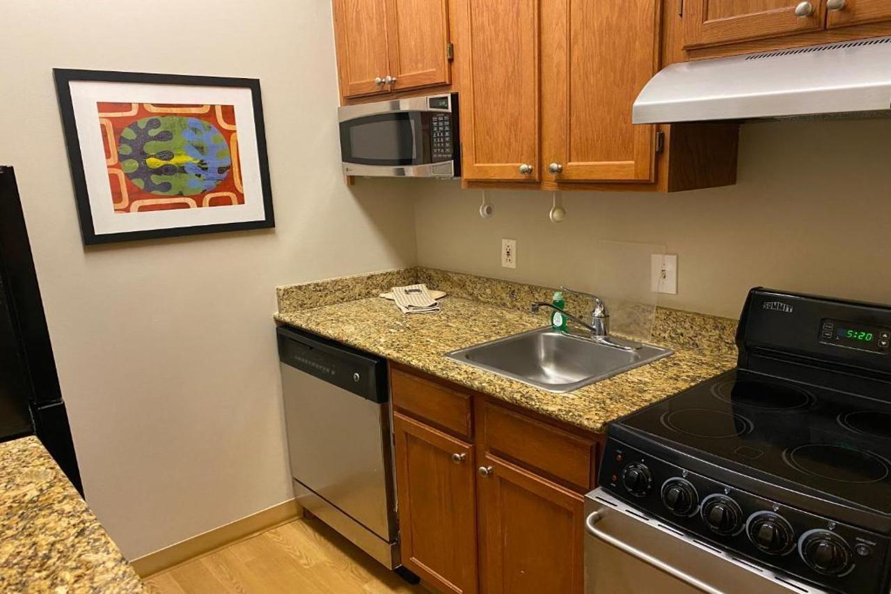 Mainstay Suites Middleburg Heights Cleveland Airport Екстериор снимка