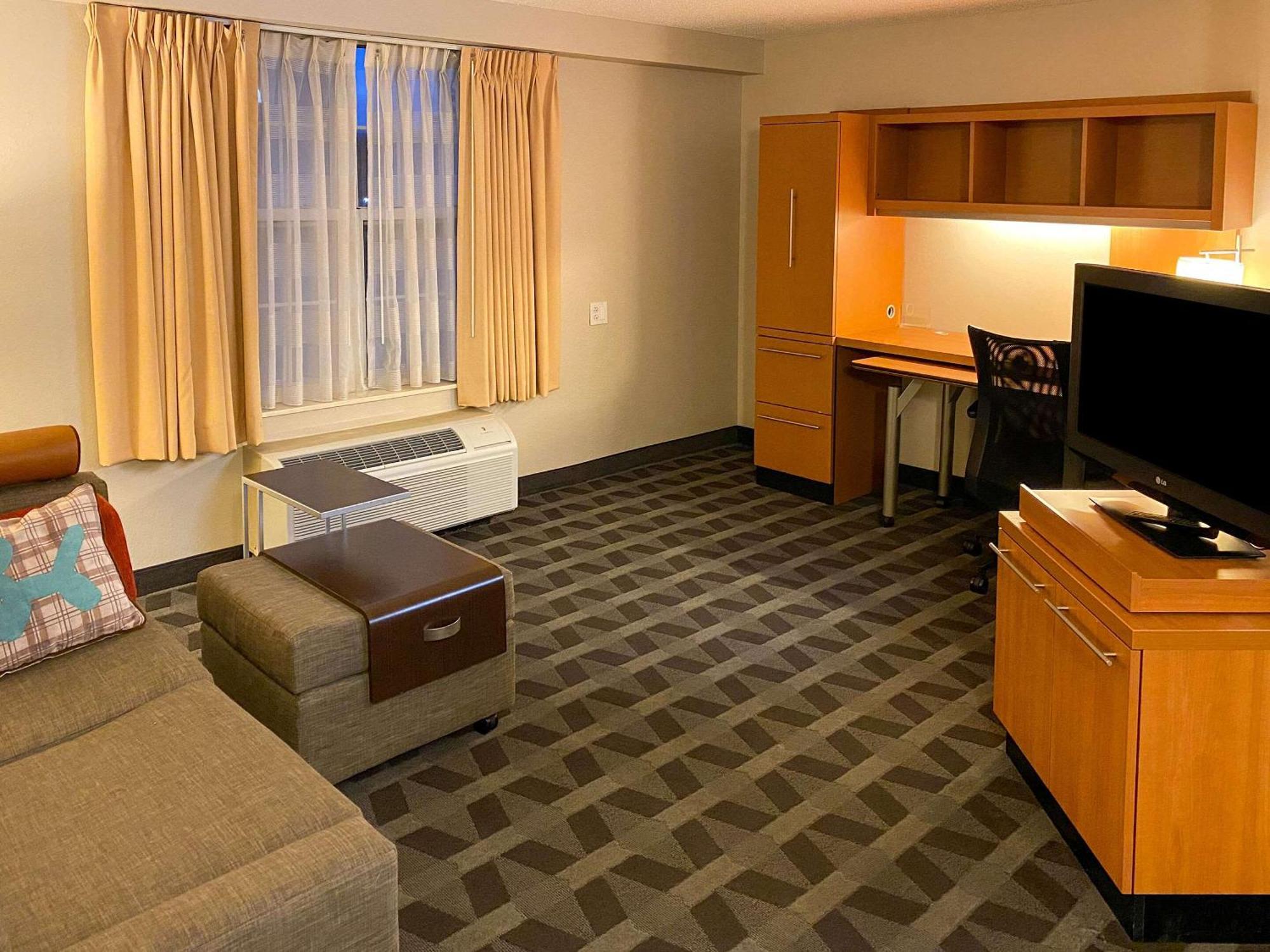 Mainstay Suites Middleburg Heights Cleveland Airport Екстериор снимка