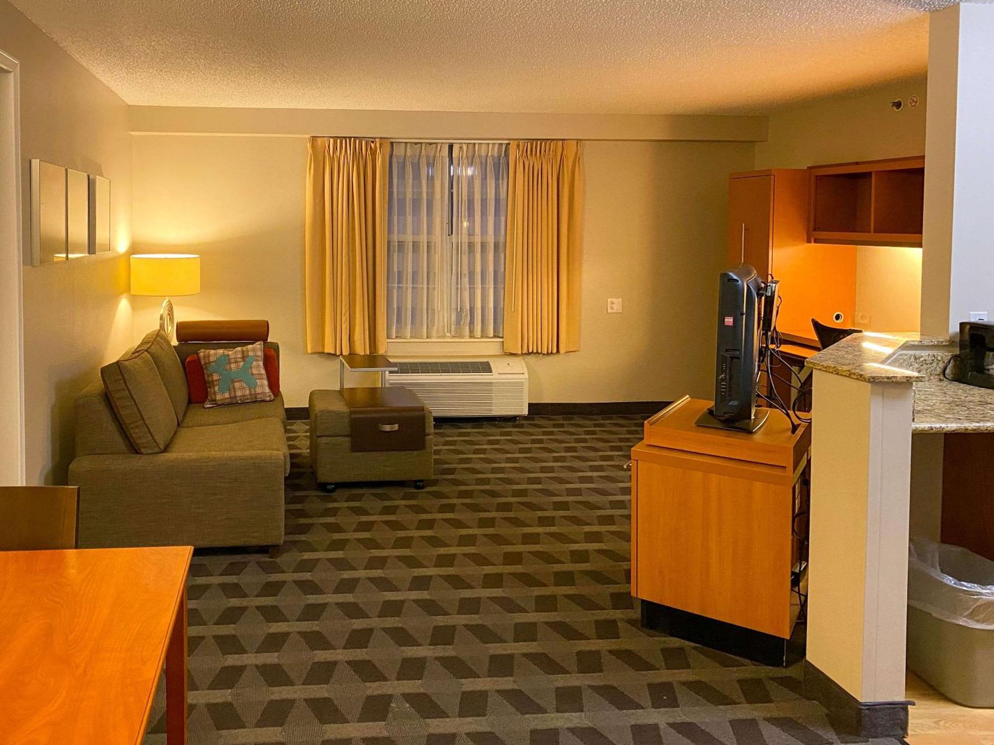 Mainstay Suites Middleburg Heights Cleveland Airport Екстериор снимка