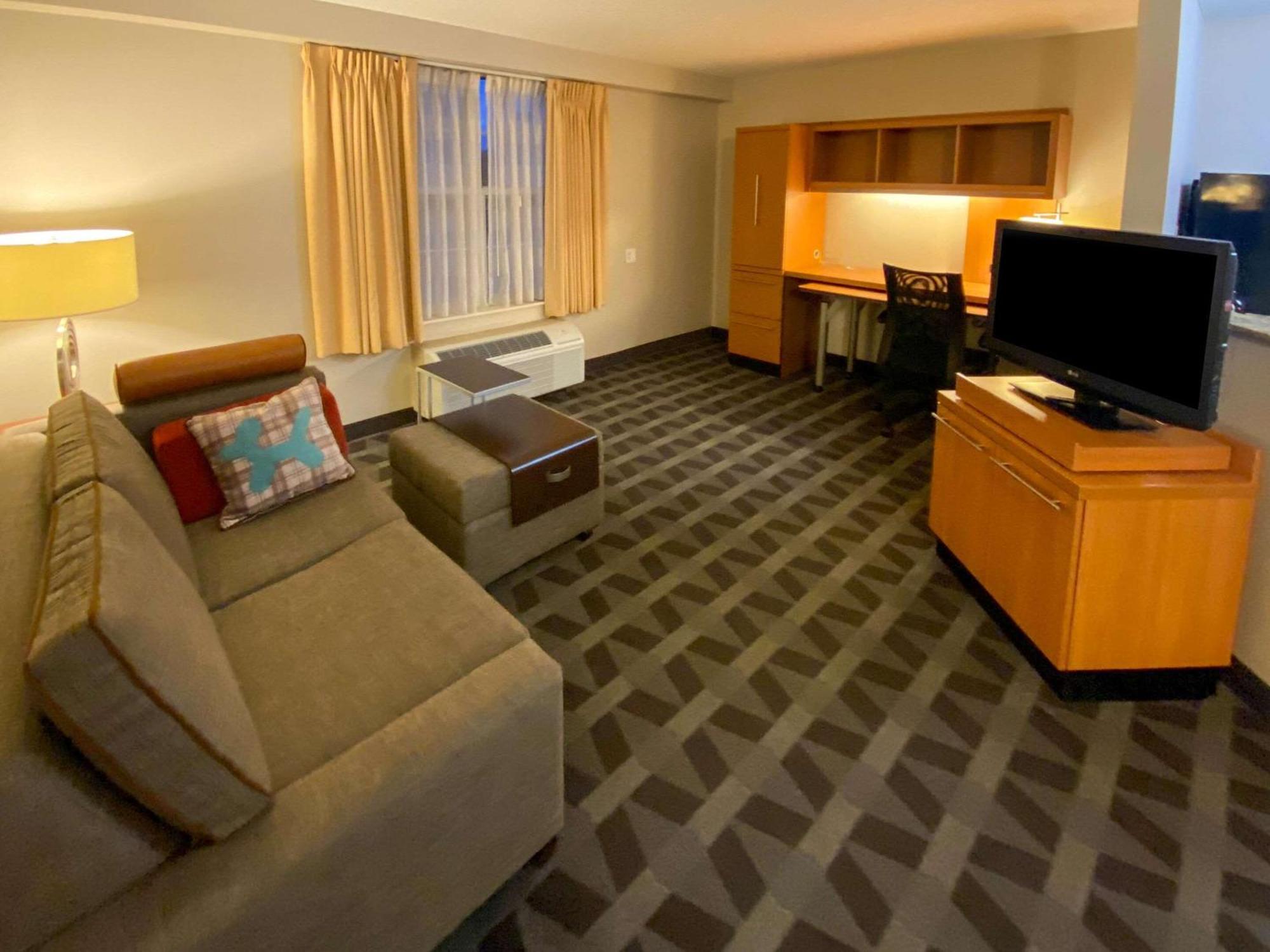 Mainstay Suites Middleburg Heights Cleveland Airport Екстериор снимка