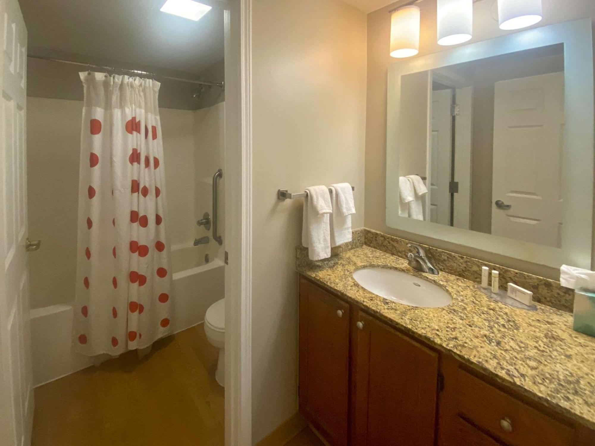 Mainstay Suites Middleburg Heights Cleveland Airport Екстериор снимка