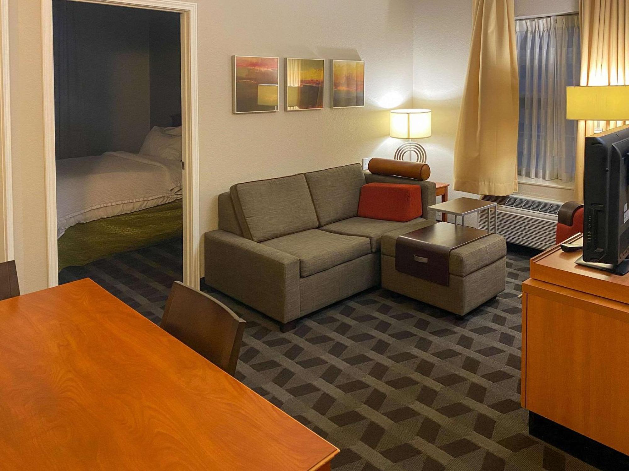 Mainstay Suites Middleburg Heights Cleveland Airport Екстериор снимка