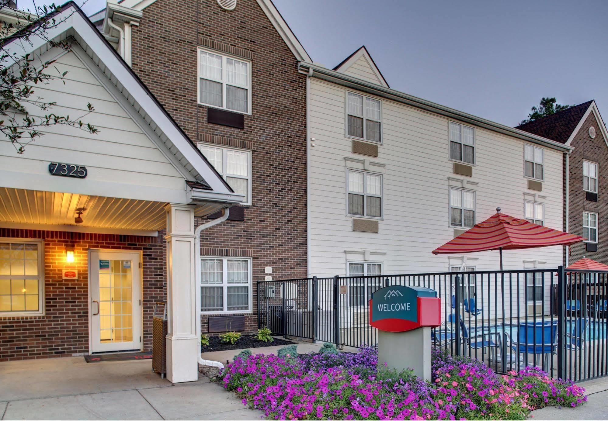 Mainstay Suites Middleburg Heights Cleveland Airport Екстериор снимка