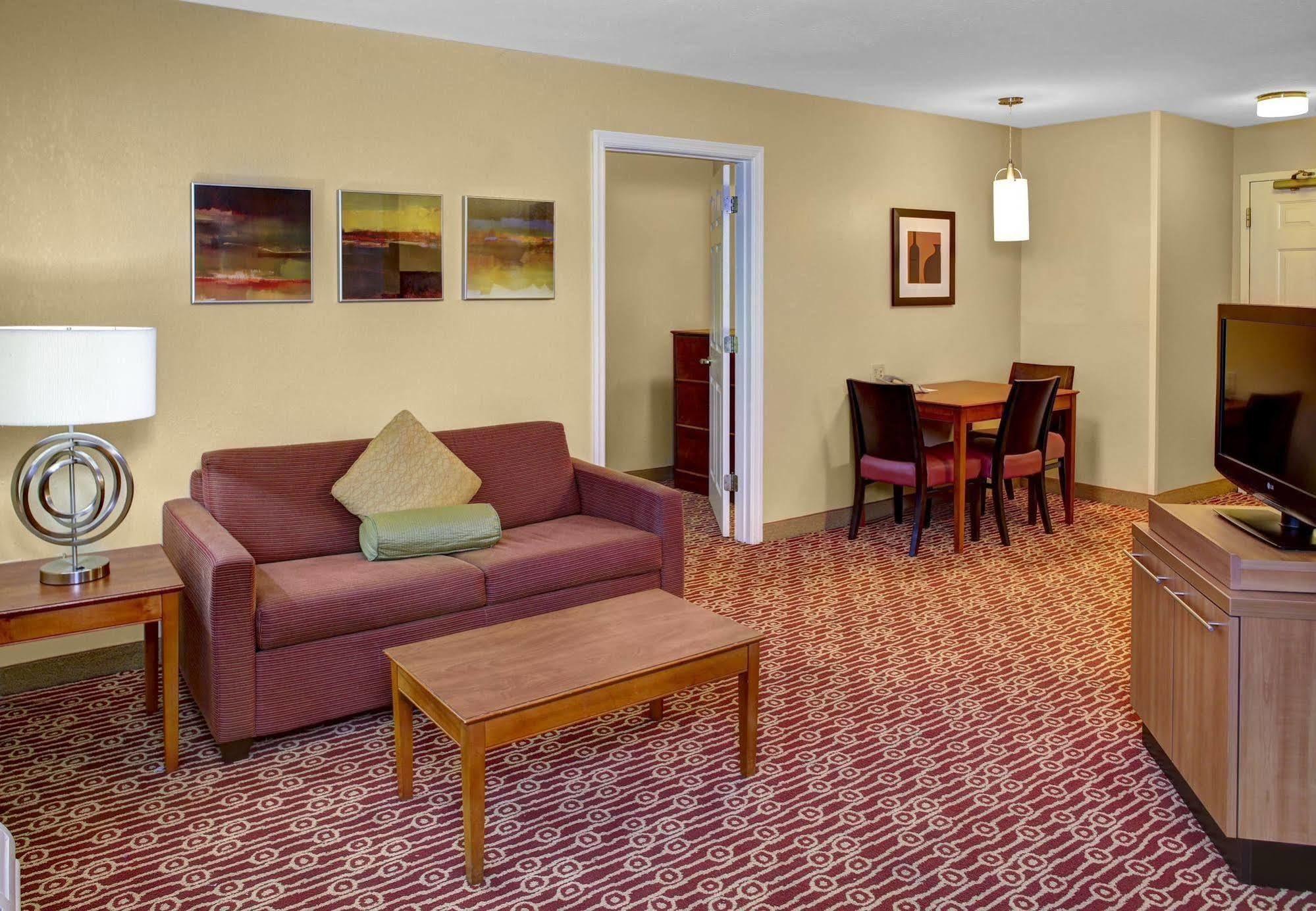 Mainstay Suites Middleburg Heights Cleveland Airport Екстериор снимка